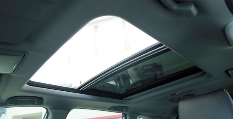 Cửa sổ trời toàn cảnh Honda CRV phiên bản L